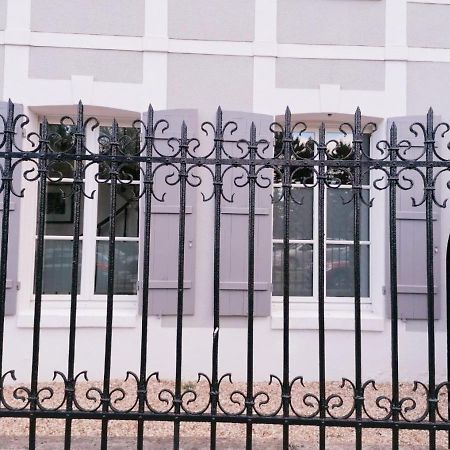 Le 2 Pieces Avec Parking Prive Apartment Honfleur Exterior photo