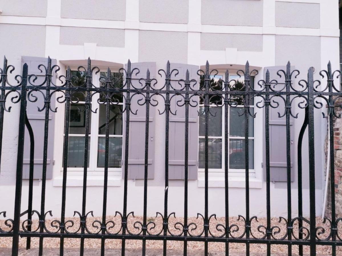 Le 2 Pieces Avec Parking Prive Apartment Honfleur Exterior photo
