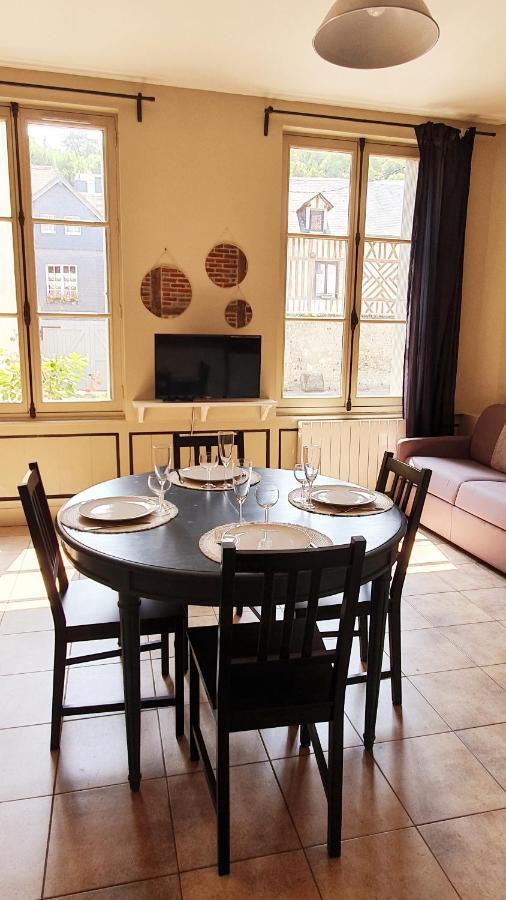 Le 2 Pieces Avec Parking Prive Apartment Honfleur Exterior photo